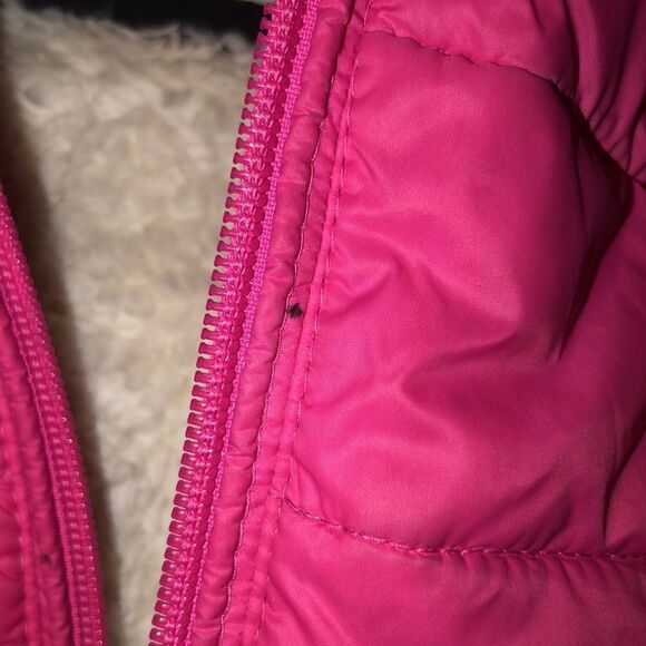 abercrombie 13-14ย Fuchsia Puffer SherpaโLined HoodedโVest - Picture 12 of 15